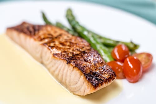 Pan-seared salmon with green beans and cherry tomatoes
