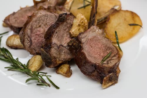 Sliced roasted lamb with potatoes and rosemary